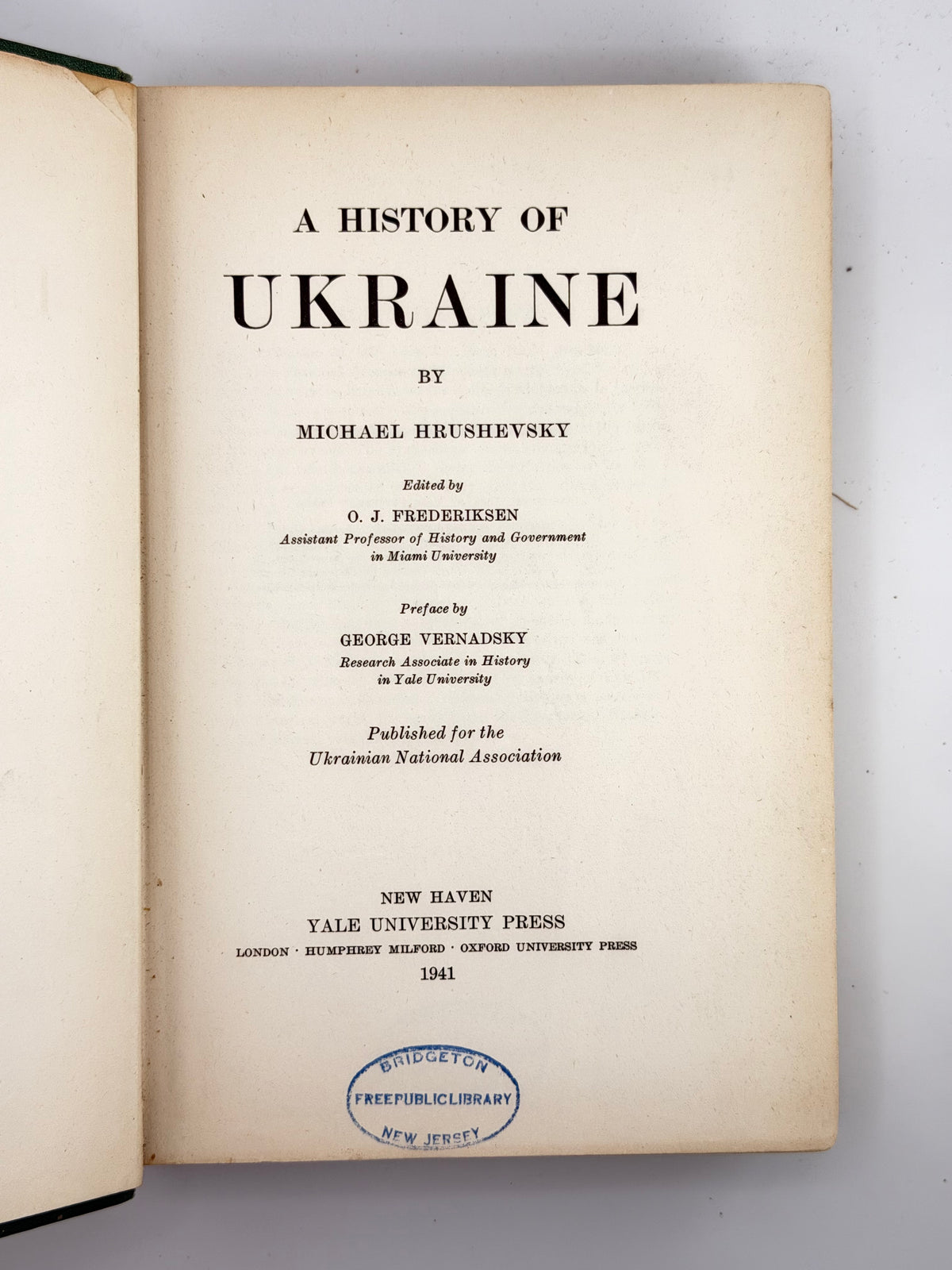 Грушевський Михайло. A History of Ukraine. Нью-Гейвен; Лондон, 1941
