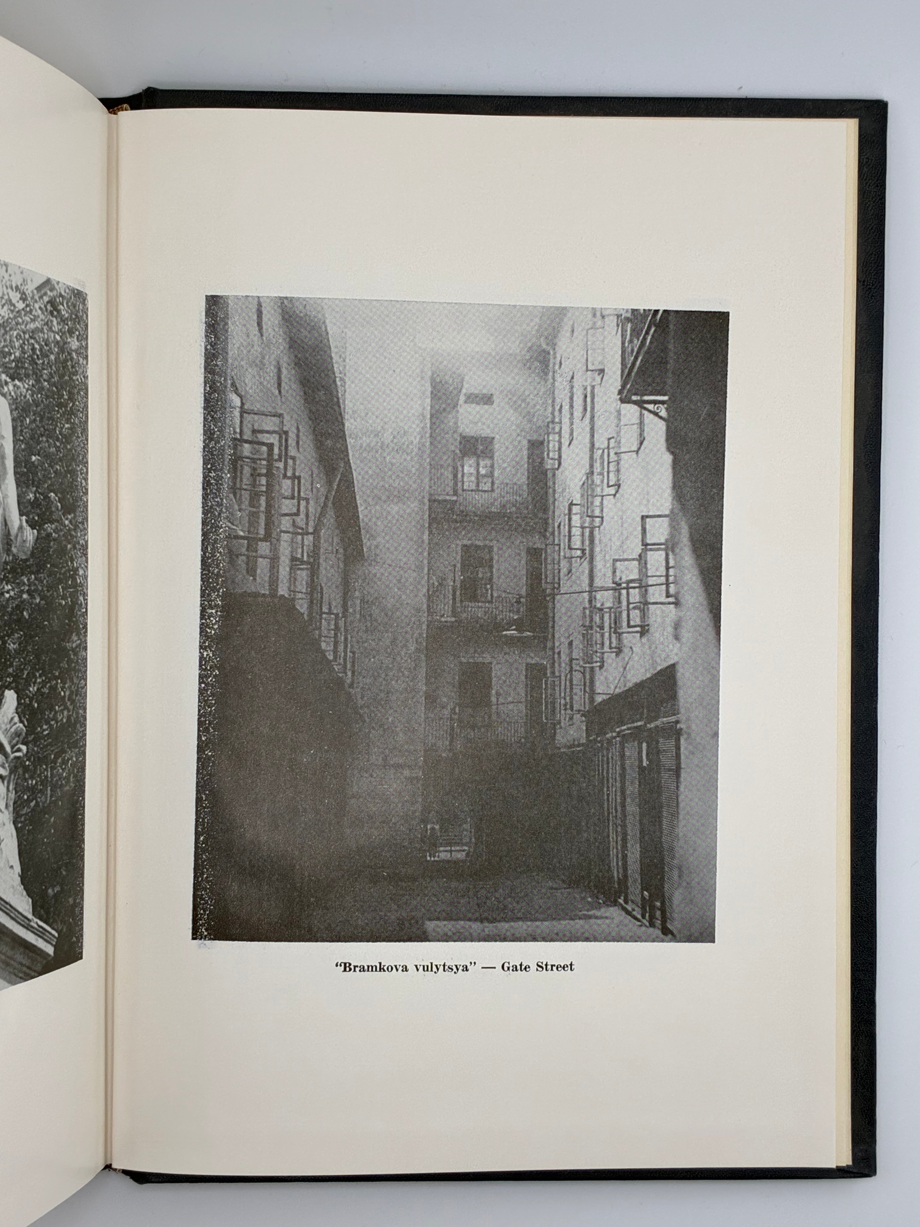 📕 LVIV. A Symposium on its 700th Anniversary