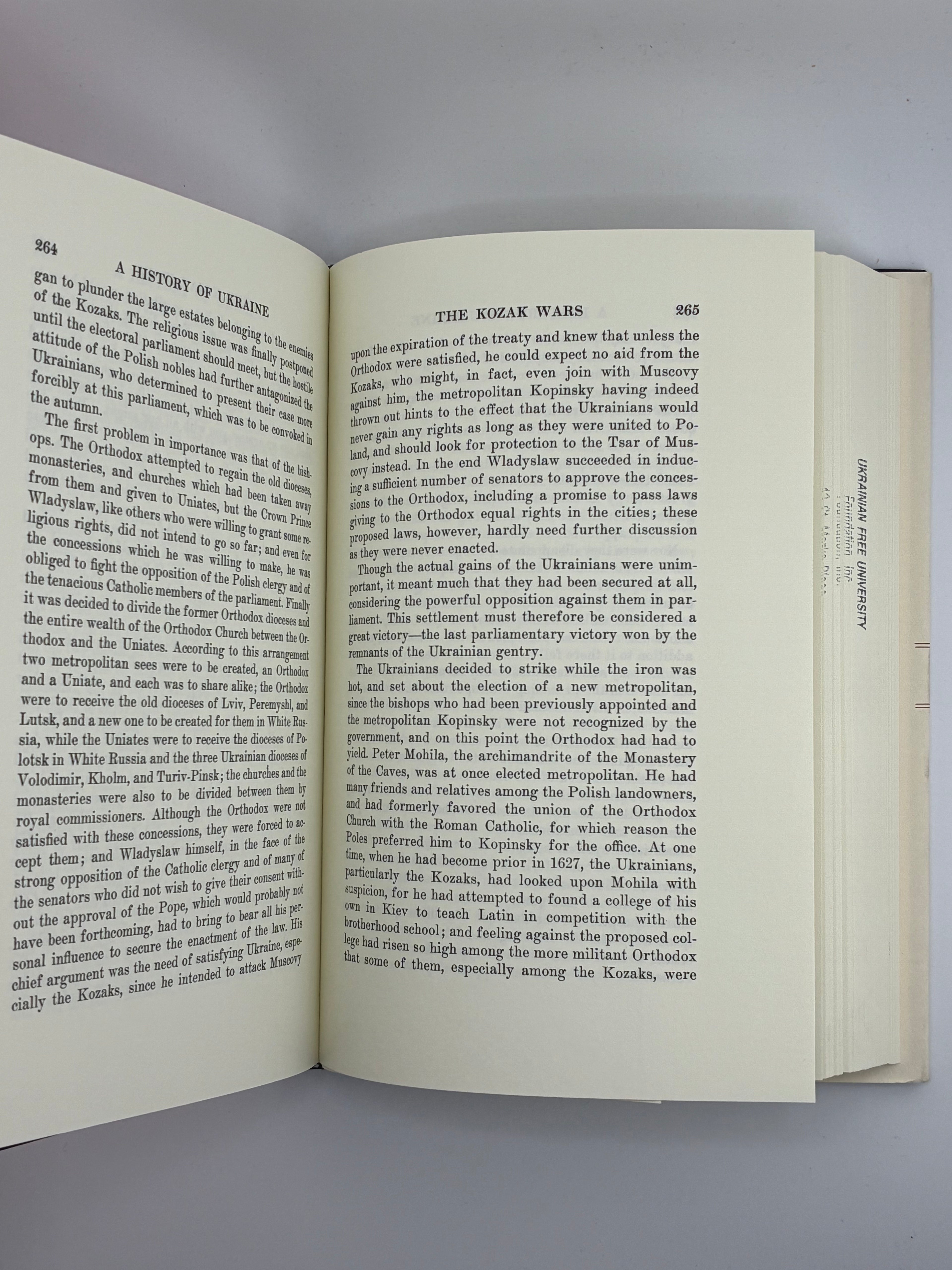 📕 A History of Ukraine / Michael Hrushevsky (Історія України-Руси)
📍 Connecticut: Archon Books, 1970. — Видано для Ukrainian National Association.